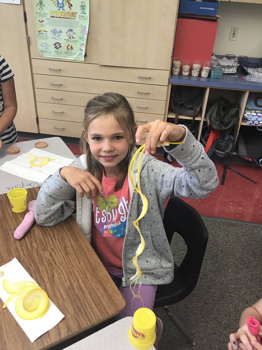 foster2ndeagle's tweet photo. We harvested zucchini from the Imlay garden and tried zoodles! (Zucchini noodles)#teachimlay https://t.co/RxWCjCKknz