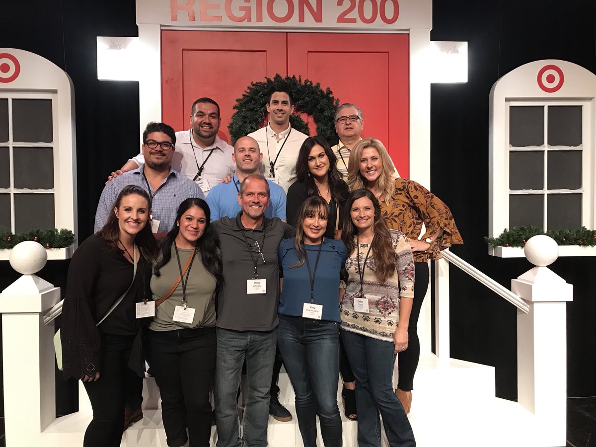 Best team in retail! ❤️ #D250 #fallnationalmeeting <a href="/salamlazkani/">salamlazkani</a> <a href="/erikacalahan/">Erika Calahan</a> @samclark228 <a href="/AaronH_16/">Aaron Haworth</a>