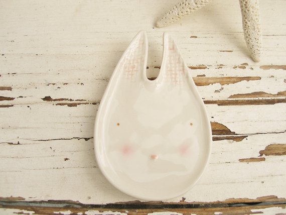 ZenCatPottery's tweet photo. Bunny LOVE! https://t.co/a28iau6poe @SeamariesBounty #integritytt #etsyspecialt #specialtoo #ceramics #bunnylove #rabbitlover #bunnylover #giftforrabbitlover #bunnylovergift #ceramicbunny #ceramicrabbit #etsyshop #etsypottery #stonewarepottery https://t.co/pJjlQOoXUN