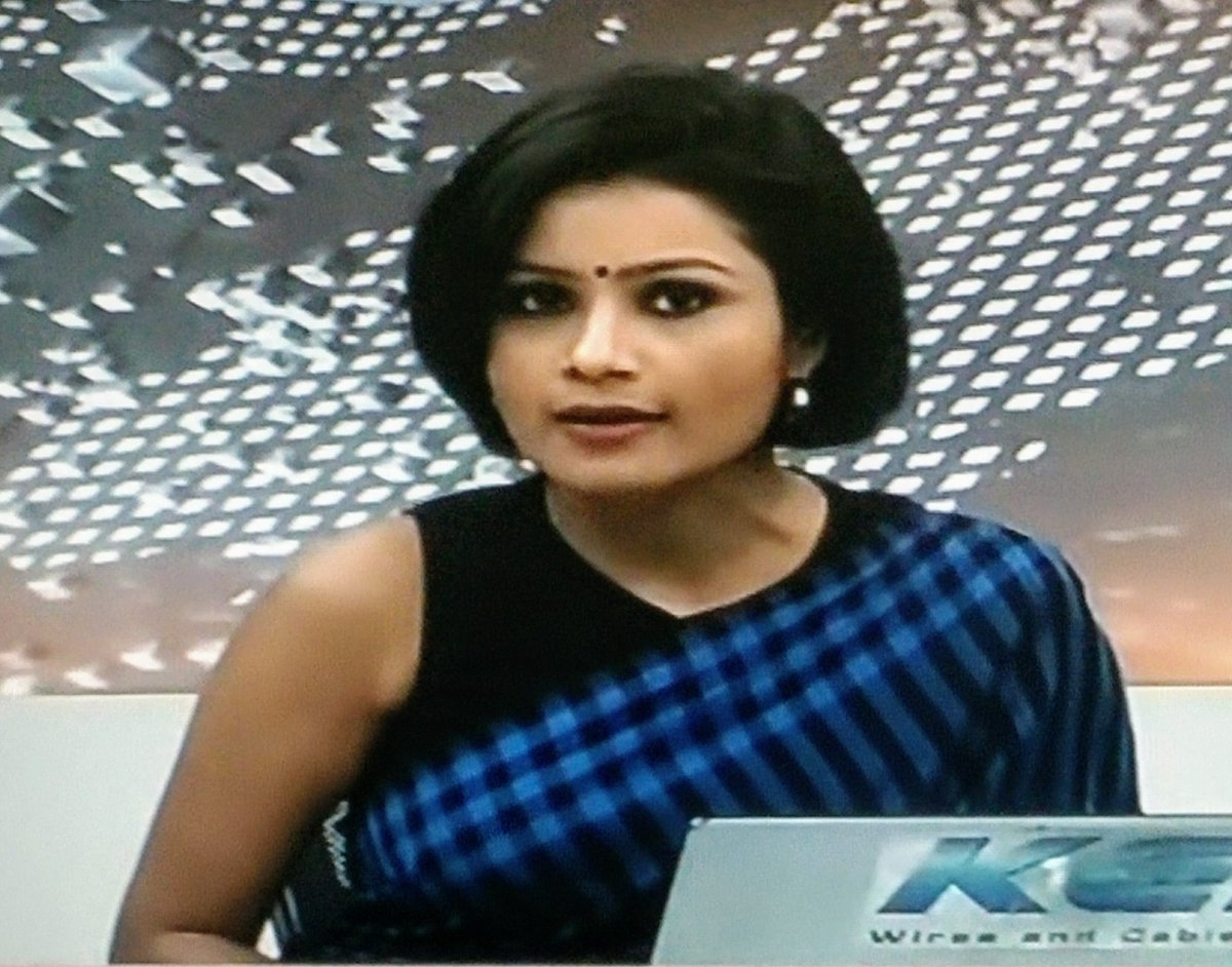 JyotikaSNaik's tweet photo. @richaNDTV looking very beautiful #sareelook #sareelove #sareeday #sareepassion #sareefashion #sareeatwork #sareeanchor #sareeinspiration #sareestyle #sareecomfort #sareemood #sareepact @ndtvindia #GoodMorningIndia https://t.co/OABt9AAo3G