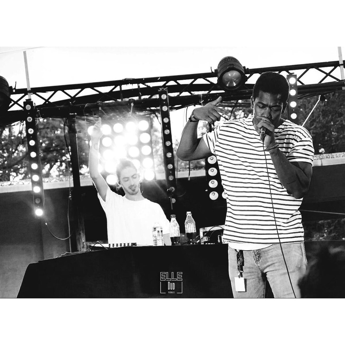 [ COMME DIRAIT L’AUTRE ] « ... et je remets le son... » Prochain concert de <a href="/iamloveson/">hi</a> &amp; @iamleoseviyor (@mosterofficiel ) le jeudi 27 septembre pour le #fatlab5 
Photo : @elledudvisuals 
#LovesonLeoseviyor  #LeoSeviyor #NewVieilleEcole #edouard7 #hiphop #moster #electrohiphop