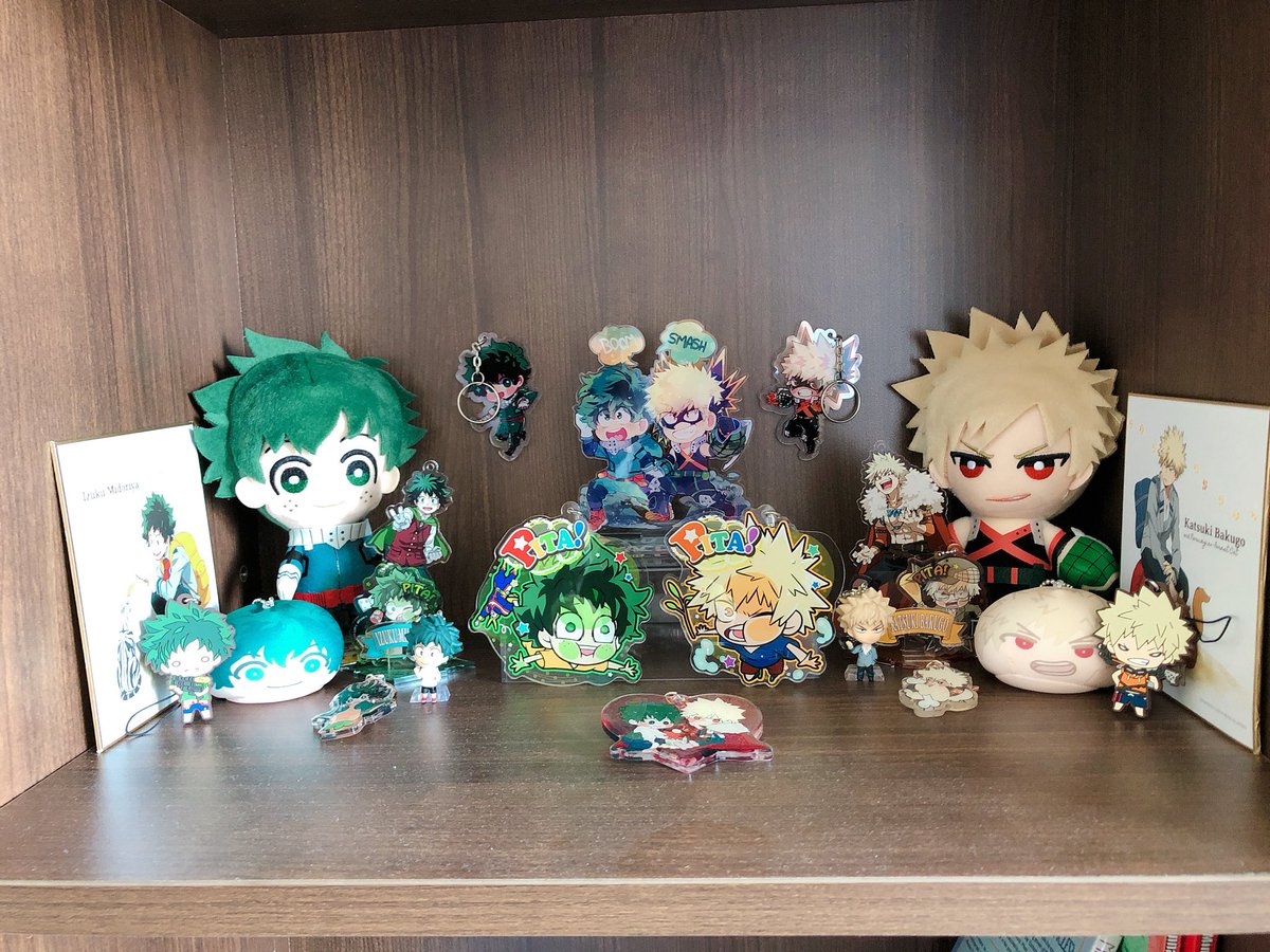 wow guys. im so honoured to be here standing here witnessing this moment. join me in the adventure of exploring @acidsurplus `s dorm room!!!