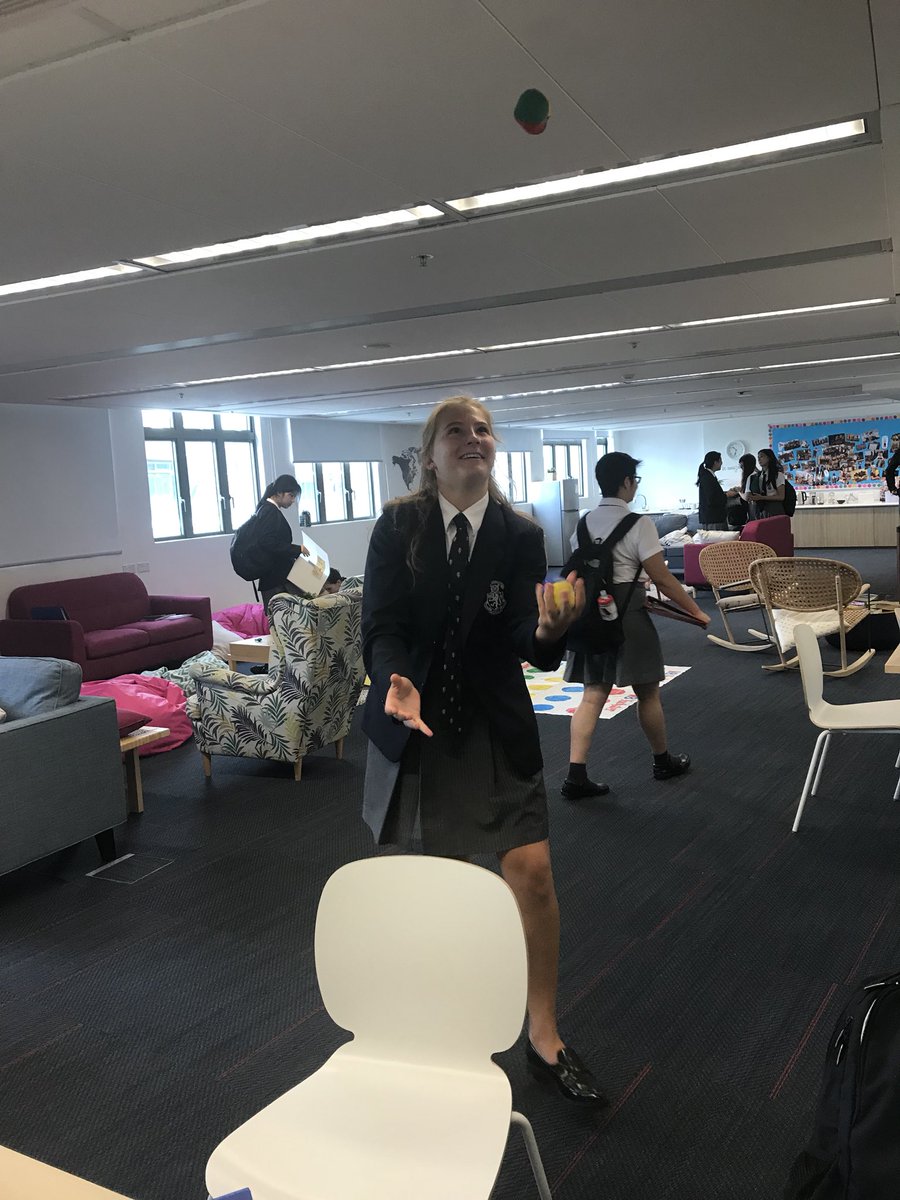 HHKSWu's tweet image. Some admirable attempts at juggling by the #SuperwomenofWu on #techfreethursday @Harrow_HK