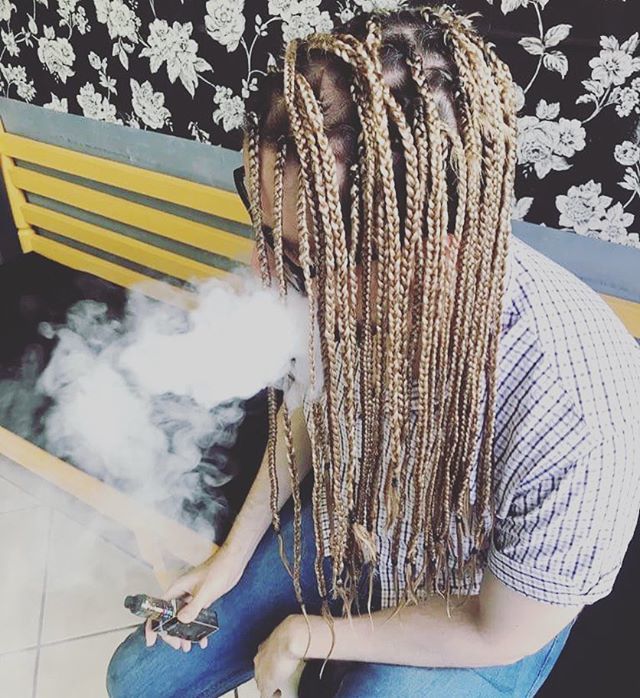 esteticageeks's tweet photo. Trenzas africanas del largo y color que tú quieras 🙀✨
•
•
•
•
•
•
•
#braidstyles #braids #braidsbox #africanbraids #longhair #longbraids #healthyhair #blondehair #menbraids #menhairstyle https://t.co/0rGhePTLxa https://t.co/e0A9Hee6ge