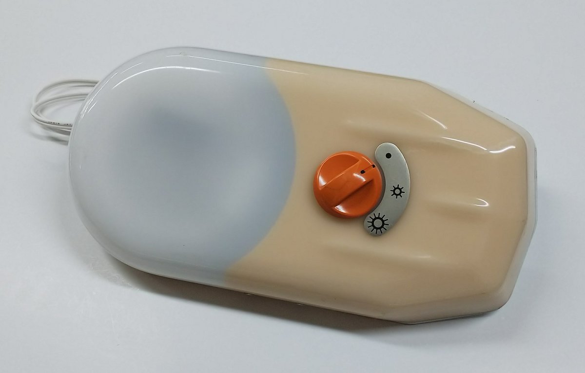 こんにちは☁️ 本日の店頭入荷速報は、こちら！！ 「寝台車用読書灯