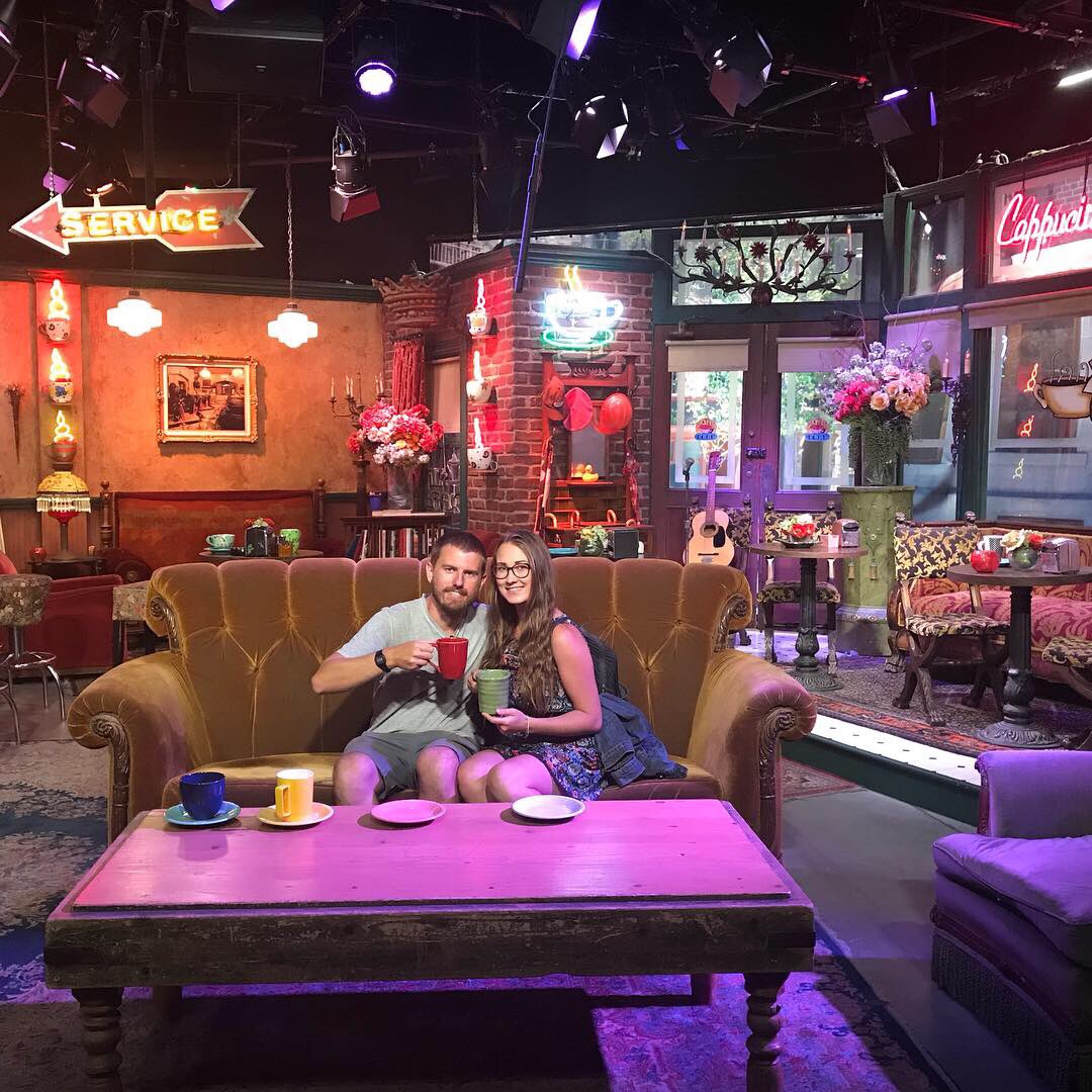 jenandmeltravel's tweet photo. It’s a great day when you get to be a hobbit and sit on the couch from friends! #WarnerBros #Hollywood #travel #GreatDay #hobbit #friendsset #studiotour #moviemagic #travelblog #honeymoon https://t.co/Cda2P7TNqd