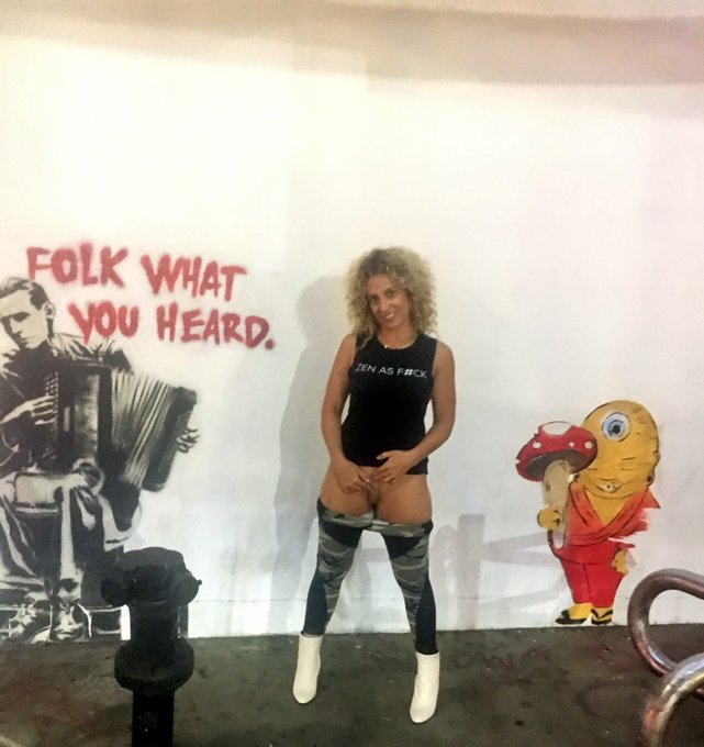 Street art tonight inspired in me a public display #flashforfreedom #pussypower https://t.co/A26EsP2<a href="/tag/pussypower"class="tags"><span>#pussypower</span></a><a href="/tag/flashforfreedom"class="tags"><span>#flashforfreedom</span></a>