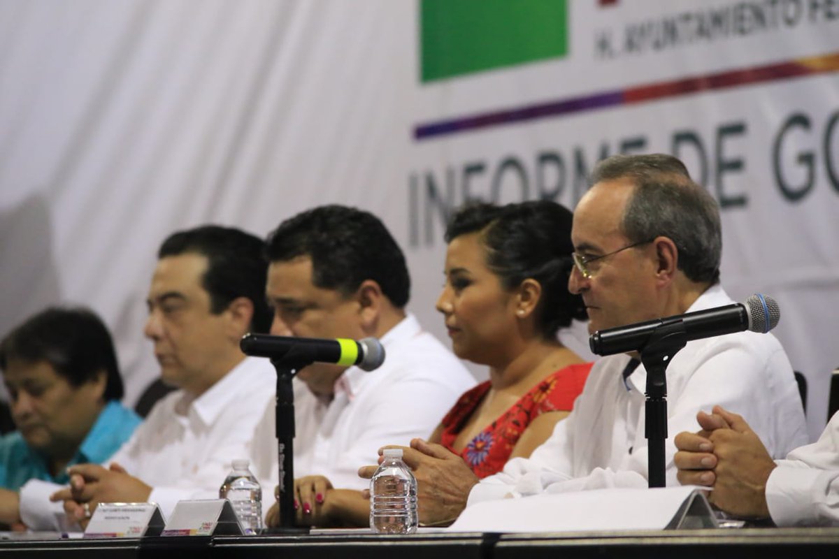 En Felipe Carrillo Puerto recibo de la Presidenta Municipal Paoly Perera Maldonado  su 2do. Informe de Actividades, en representación del Ejecutivo del Estado <a href="/CarlosJoaquin/">Carlos Joaquín</a>