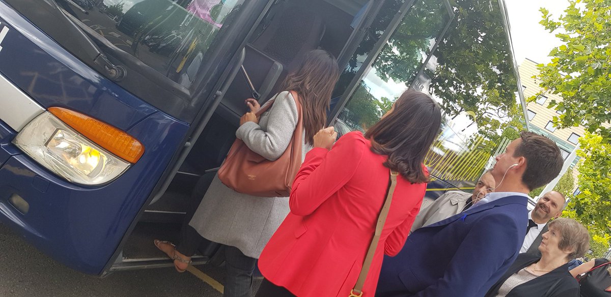 KellyLilliman's tweet photo. We've got customers lining up for the #Freebus #StLeger @kimmcmurdo @sea_pigeon @WilliamHill @shakiracal  Come On! https://t.co/8xiwMt1X8y