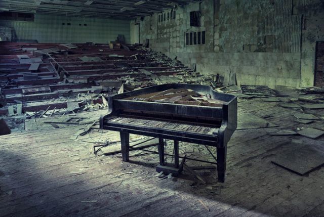 SFTEWpodcast's tweet photo. Amazing drone footage reveals decaying &amp; abandoned Chernobyl city, a remarkable place which features in a #SFTEW episode coming later this year. Stay tuned! --> https://t.co/ruuVjUeh3D https://t.co/HYJakdTlwW