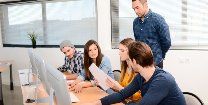 swicoDEU's tweet photo. Swico bietet mit @DigicompCH und @SAWI mit der Ausbildung zum eidg. diplomierten #WebProjectManager eine Weiterbildung an, welche die Spitzenkräfte der Digitalwirtschaft optimal auf ihre Managementaufgaben vorbereitet. Interview mit einem Teilnehmer: https://t.co/2oKlaASjCI https://t.co/ifIv1RCk55