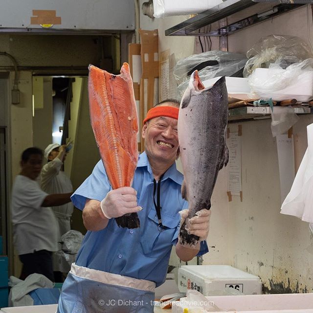 JCDichant's tweet photo. Sur #Instagram @JCDichant : Il est bon mon poisson !
Je crois que je suis tombé amoureux du Japon en 4 jours, c’est grave docteur ?
Clin d’œil 😉 à @mizuwari_photo ———————————
#japon #marché #poisson #fish #streetphotos #photoderue #bd_france #exclusi… https://t.co/um7tTsLY5P https://t.co/dIBuKsHzma