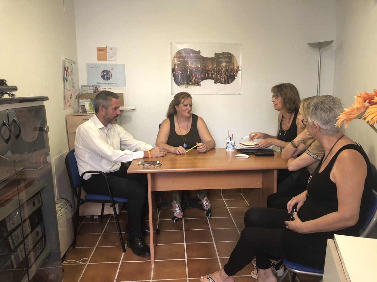 JCMaldonadoEst's tweet photo. 📸 Acompañando a la asociación #APAFFER en su desayuno ☕️. Desde el Ayuntamiento de #Mijas seguiremos apoyando a las asociaciones que realizan una labor social encomiable en nuestro municipio. #OrgullososDeMijas👍🏻 https://t.co/HBpObmBL78