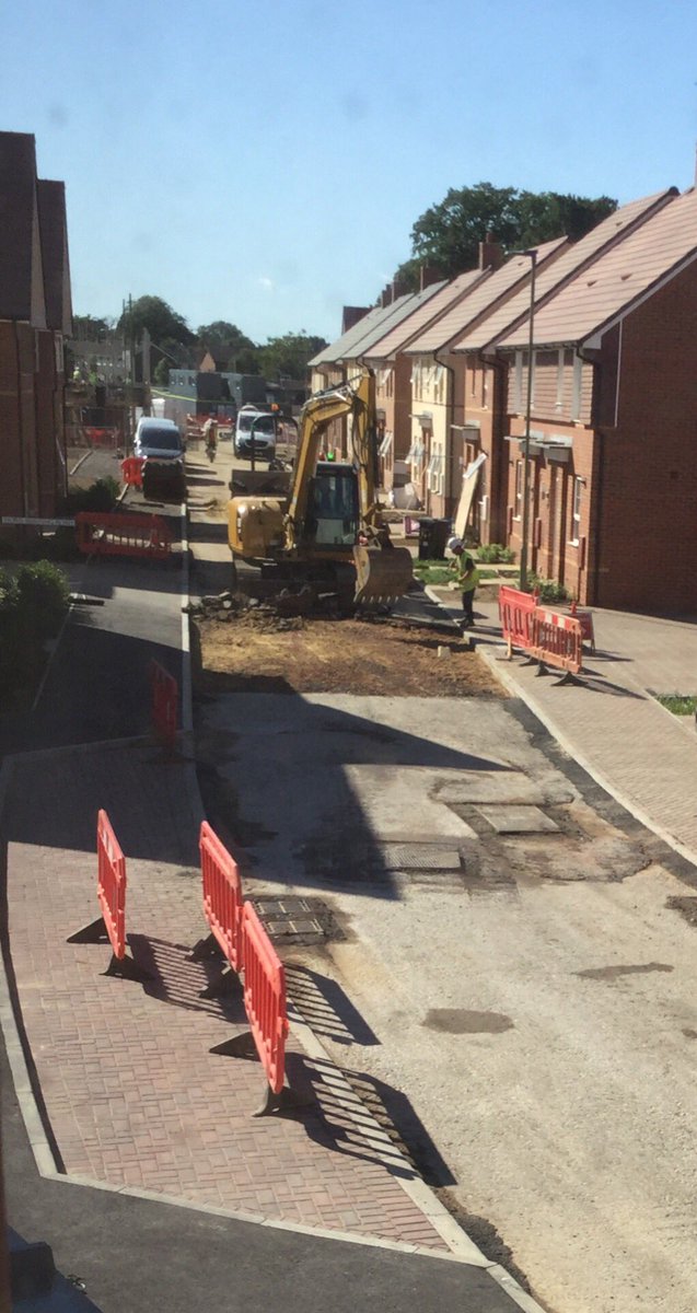BarRattRomsey's tweet photo. HSG150 “Construction work should be fenced off and suitably signed. This will protect people (especially children) from site dangers and the site from vandalism and theft”. @BarrattHomes @H_S_E https://t.co/Z6lvy1Icys