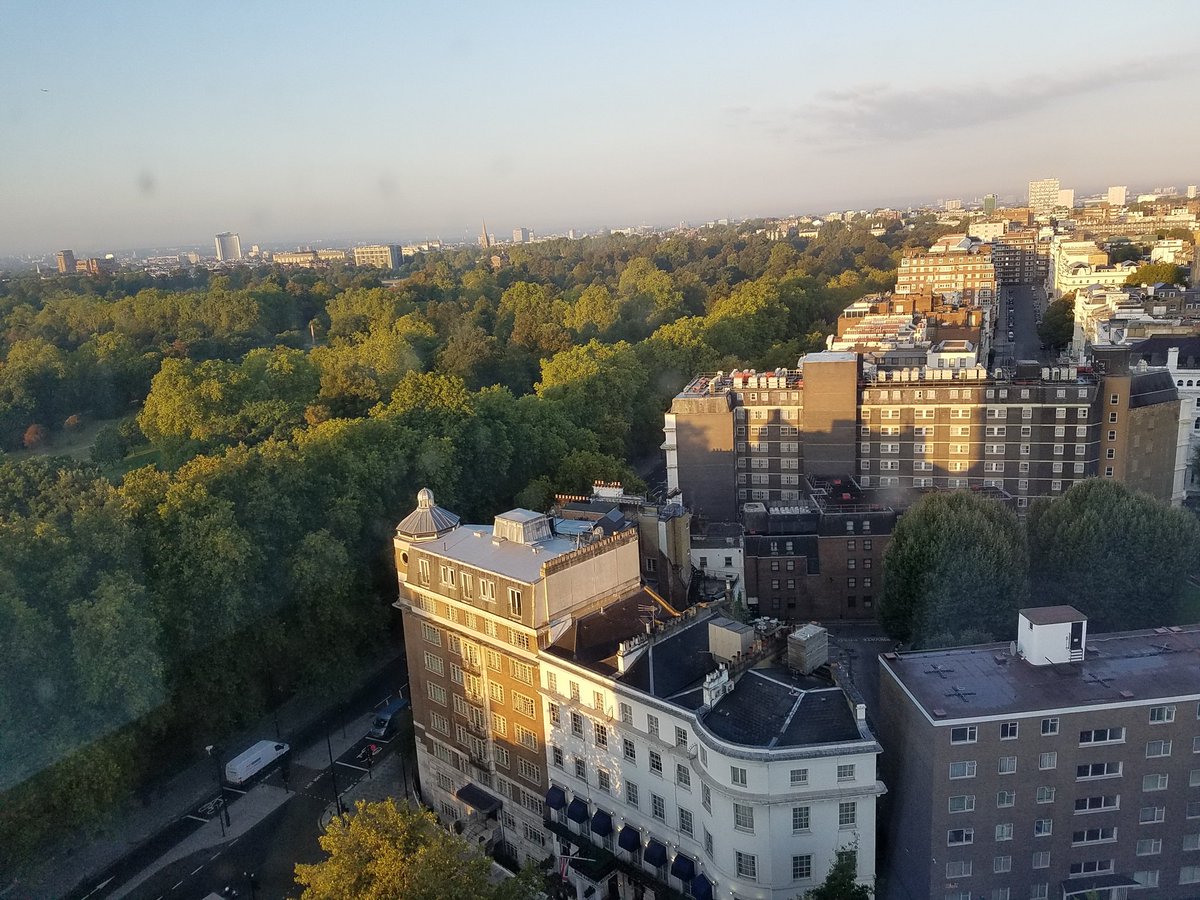 BLLPHD's tweet photo. Thats strange, a sunny day in #Londion https://t.co/z7fOWADBiU