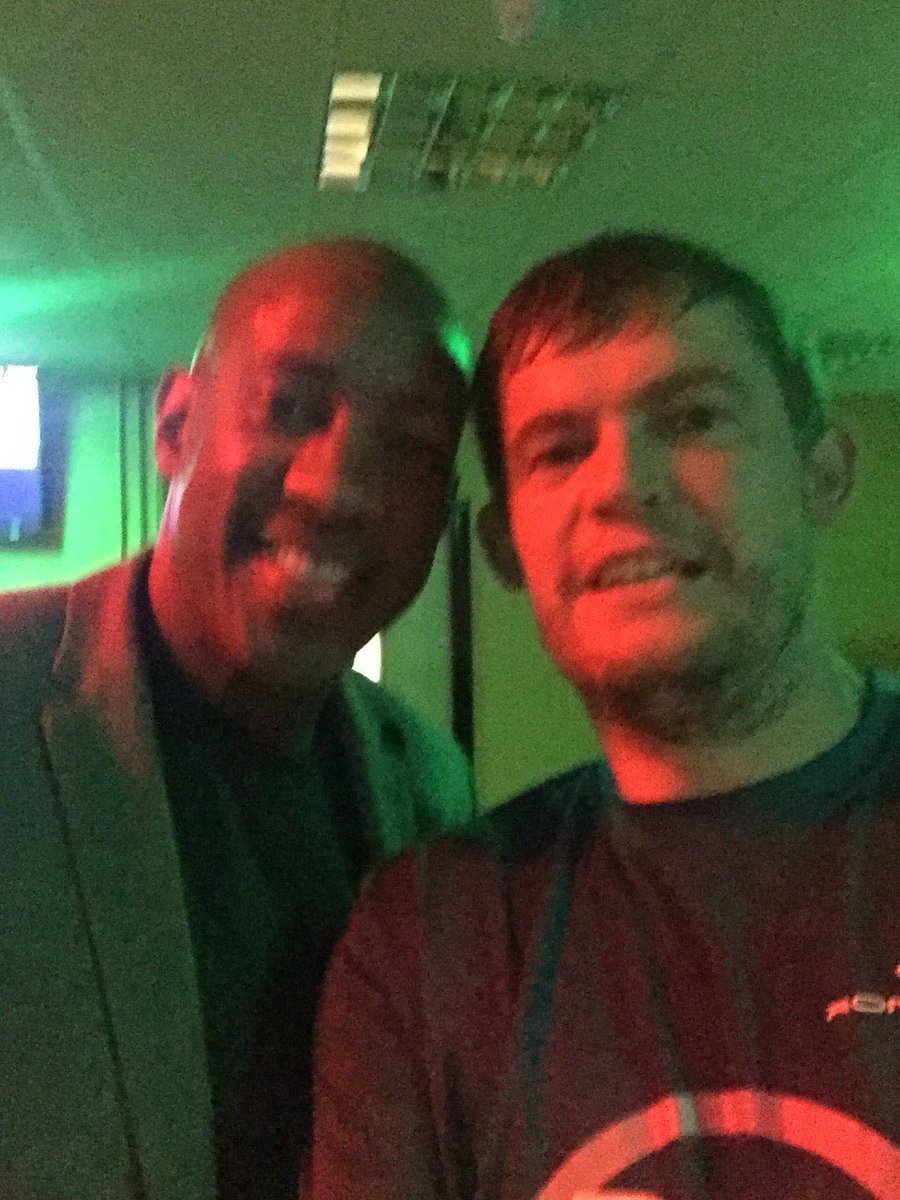 MaccHarriers's tweet photo. Look who we met whilst training for the #macchalf! @DionDublinsDube you are welcome to join us on the day perhaps the half marathon, 5k or bring the kids to the fun run!
#speedflex #macchalf https://t.co/DNBxtljBqo