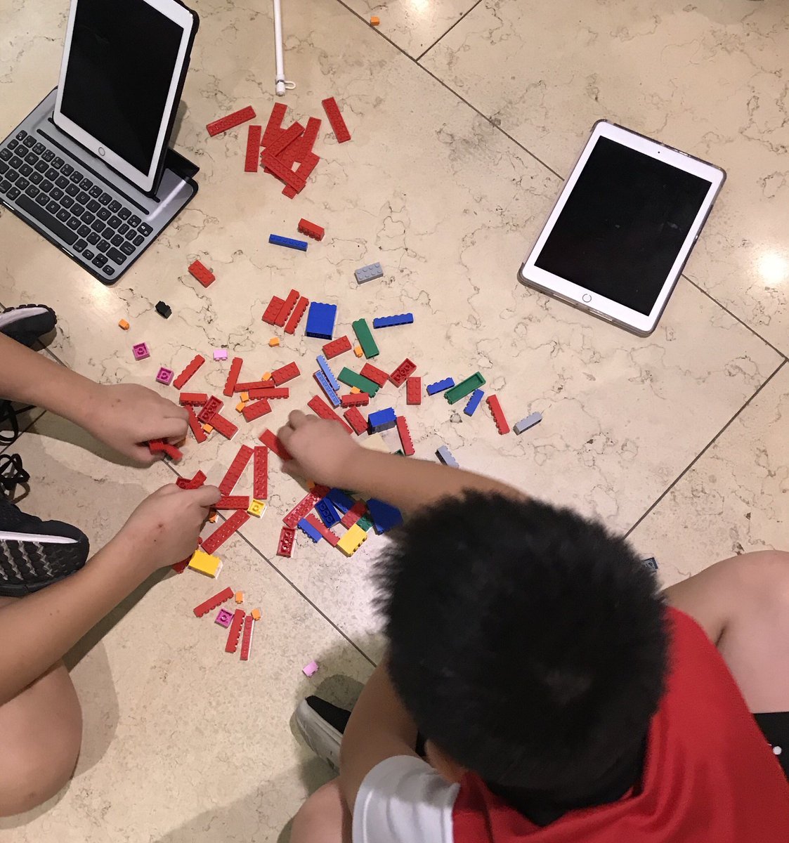 be_arbelaez's tweet photo. Using LEGO and iPad to plan an urban development in Singapore. @sayerschool #openminds #wwapt #inquiry #PYP https://t.co/ZLwBzstJA6