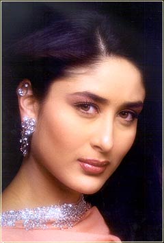 KMSHETTYP's tweet photo. @KareenaUpdates @Ciara2460 @RaniArora95 @LubzCreation #HBDMONTH OF #BEBOBEAUTYQUEEN #BIRTHDAYPROJECT - While, I wish every success for Kareena's Birthday Project - sorry, I may not join Her Grt Beautiful Favorite Fans as I feel I'm not good at such technical submissions! I'm happy, just wishing my Most Fav Bebo in a tweet! GB Bebo💐 https://t.co/JmSnD29wGu