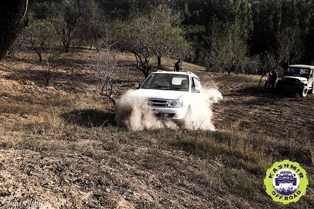 kashmiroffroad's tweet photo. Autumn is calling
@latifkarnai
#kashmiroffroad #kashmirmotorsport #kashmir #offroad #dirttrack #livetodrive #jeep #custommade #offroadmonster #tatasafari #koboys #koclub https://t.co/6CvVtLifL2 https://t.co/fBljCmE28m