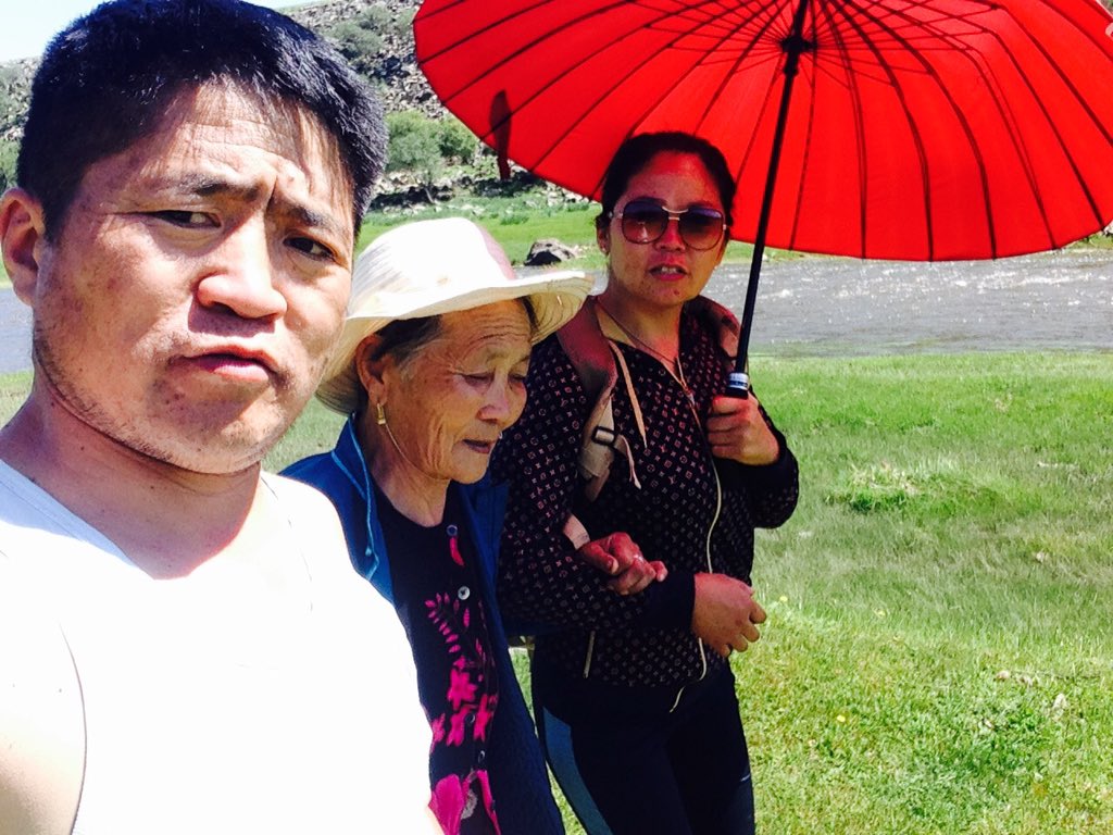 #OogiiBrand
#UnfriendХөдөлгөөндНэгдэцгээе
#UBpolice
☝3 хаштаг.г оролцуулан хайртай хүмүүс,гэр бүлтэйгээ хамт сэлфидсэн зургаараа уралдаанд оролцоорой.
Шагнал 
1.Матрын арьсан эрэгтэй түрийвч
2.Могойн арьсан эмэгтэй түрийвч
эзэн болоорой
<a href="/OOGIIHEELS/">OOGII</a> <a href="/Ichinkhorloo3/">Э.Ичинхорлоо</a> @zorigtbaatar_m