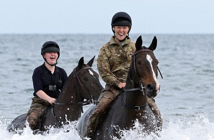 marriottphotos1's tweet photo. The Kings Troop Royal Horse Artillery exercising at the beach @kingstrooprha @armyinlondon #KingsTroopRHA #armyinlondon #britisharmy #horse #horses #beach #seaside #equestrian #equitation #horsesofinstagram #trainingisfun #soldiers https://t.co/u5a3ctoF8S
