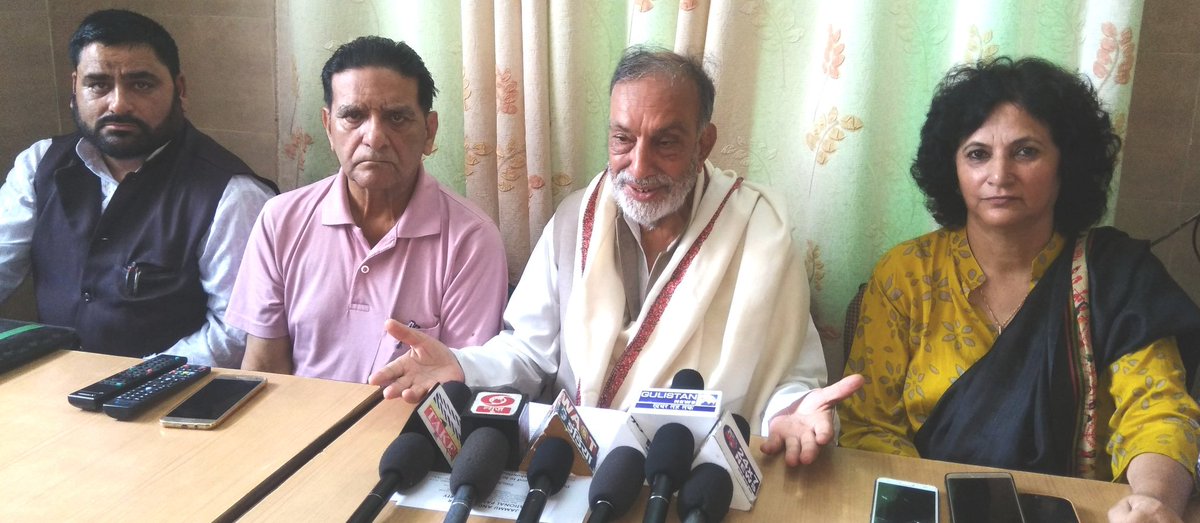 Public issues need to be resolved by dialogue.
Prof. Bhim Singh, Chief Patron of NPP while addressing media persons at PHQ at Jammu,urged the J&amp;K Guv to convene an urgent meeting of the representatives of all recognized political parties at Srinagar or Jammu.