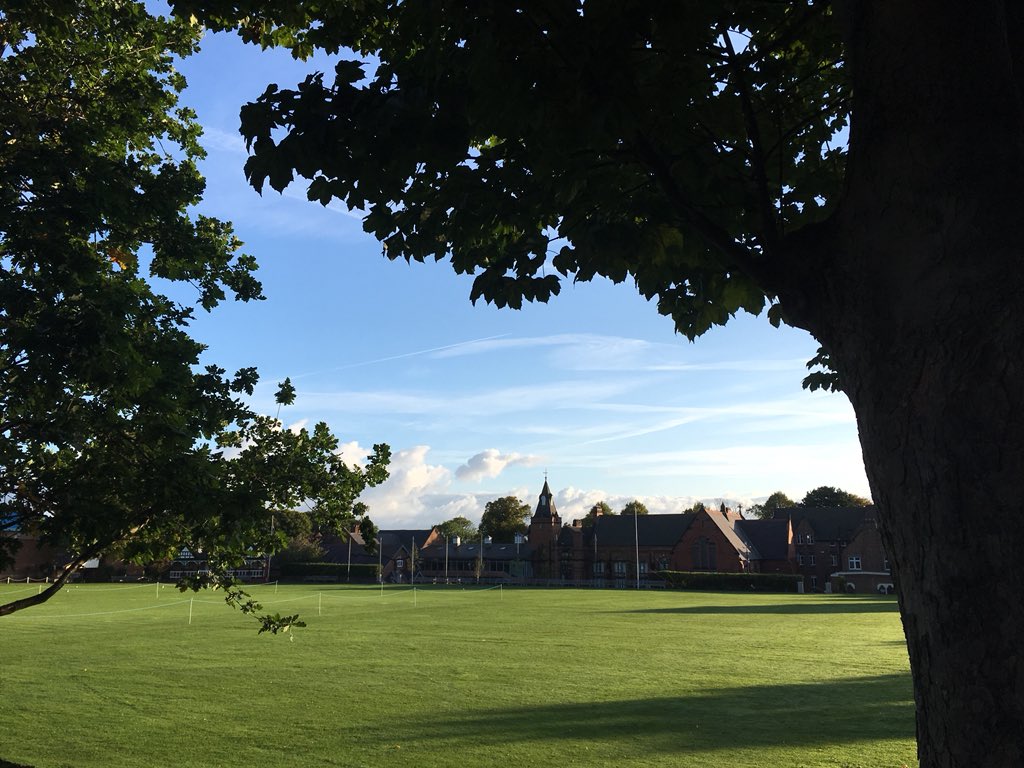teachpositiveUK's tweet photo. Amazing first day of #MentalHealthAwareness, #growthmindset and #wellbeing training at beautiful @BirkenheadSchl. Year 12 and then Year 6 parents yesterday... Year 13 and Year 6 today. https://t.co/E8U1VkEghq