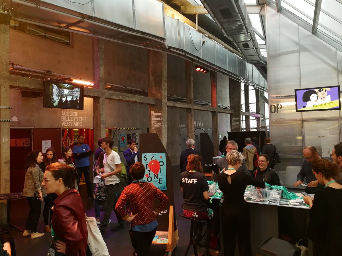 LeLabOSC's tweet photo. [Thread] Quelques minutes avant la plénière d'ouverture, pause café et chocolatine avant de démarrer "numérique en commun", ici à #Nantes, 2 ans après les #assmednum à Mende. Et le programme du #NEC18 est là, bien en évidence ! #mednum #numerique ⤵️⤵️⤵️ https://t.co/C7qdY6BDPA