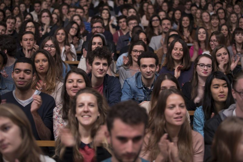 En cette rentrée nous vous conseillons d'aller voir le film de Thomas Lilti sur la première année de médecine. Une plongée passionnante au coeur d'une formation qui intrigue et attire nombre d'étudiants. scotches.fr/index.php/2018…
