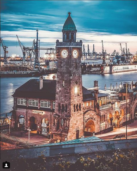 visitHamburg's tweet image. About last night 😍
Incredible shot by instagram.com/soebart/
#hamburgahoi #thisview #citylovegalore #harbourloveaffair #welovehh