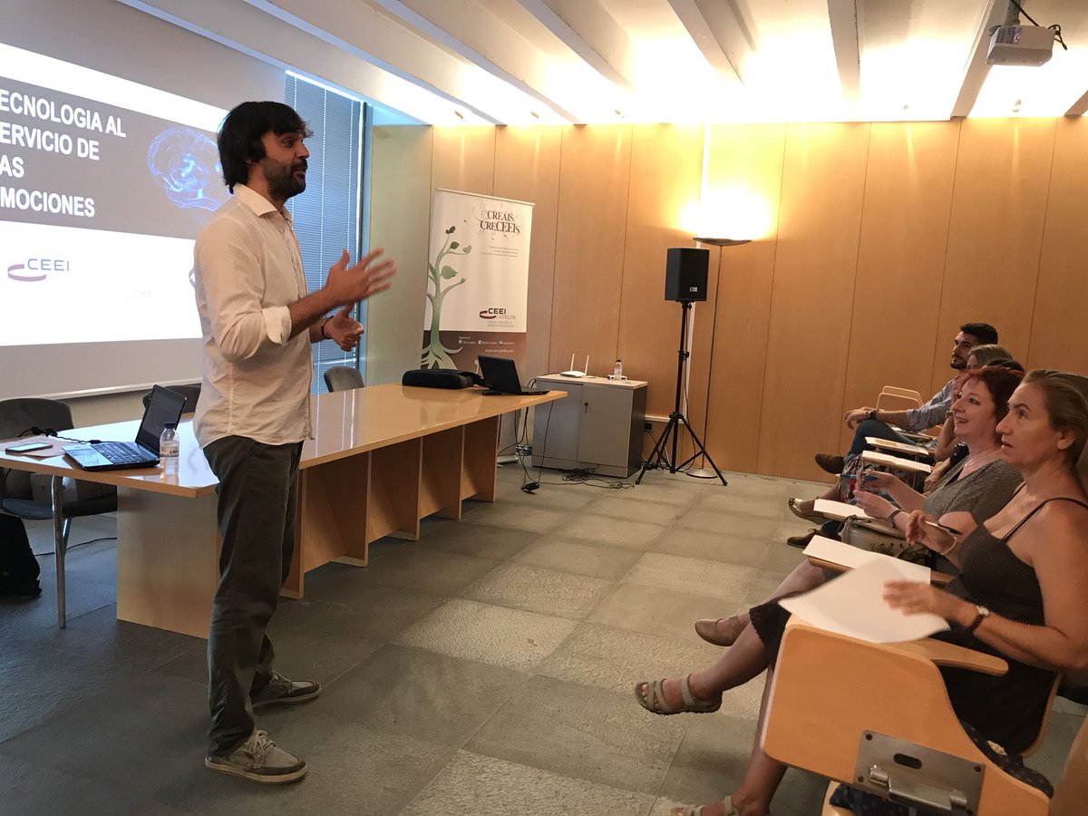 lau_barreda's tweet image. “La confianza y la seguridad es la raíz de las emociones.” @kikeAlgora #SOMAtechhub #neuromarketing #ceeicastellon