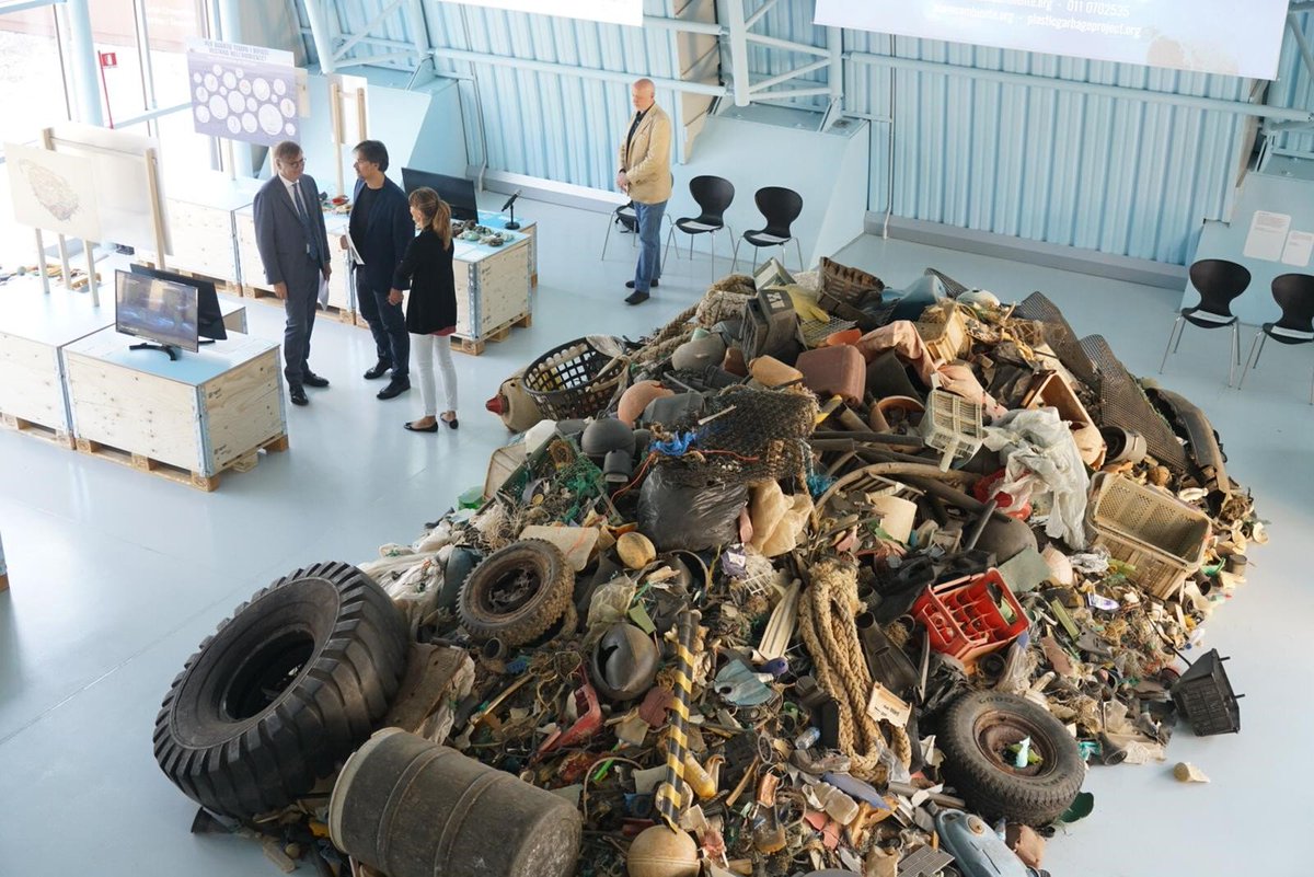 ReRebaudengo's tweet image. Al @MAcAMuseo do il via a #OpeningCeremony di #OutToSea? The #PlasticGarbage Project. Grazie a tutti i presenti e a @SergioCosta_min per il messaggio di saluto con cui ci ringrazia di cuore per il nostro impegno e ci augura #buonlavoro ! buff.ly/2NKYrUn @minambienteIT