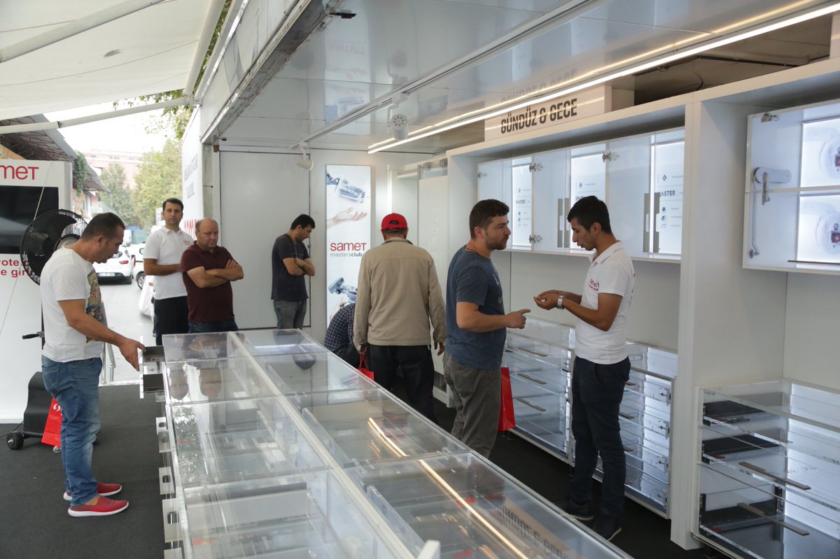 SametGroup's tweet image. SAMET Mastersclub "Mobilyanın Üstatları Buluşuyor" etkinliğimizin son gününde Gamas Mobilyacılar Sitesinde üstatlarımızın yoğun katılımı ile devam ediyor. Etkinlik alanımızdaki yarışmalar ve sürpriz hediyeler ile tüm üstatlarımızı bekliyoruz.
#SAMET #SametGrup #SametMastersclub