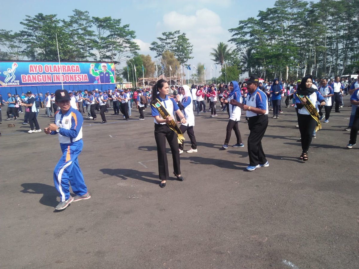 disporakabmlg's tweet photo. Kepanjen 13 September 2018 Upacara HAORNAS ke 35 dengan Motto "Ayo Olahraga Bangun Indonesia" dipimpin Bupati Malang Bapak H.Rendra Kresna di halaman stadion kanjuruhan kepanjen kabupaten malang.
#haornas2018
#konikabmalang
#disporakabmalang https://t.co/QBPPW5d5pf