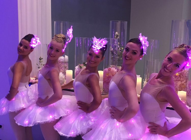 #thursdaythrowback performing at a beautiful wedding in Paris 💕

Providing ballerinas &amp; choreography for a variety of events. #eventprof