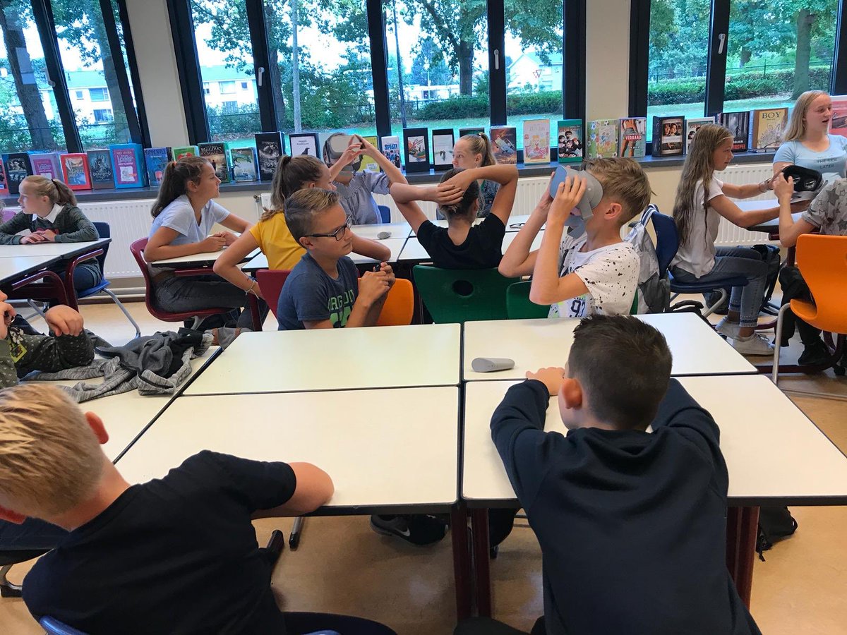 VRinSCHOOL's tweet photo. Het interactieve theorielab in volle gang op PiusX College in Almelo! #vr #jaarprogramma #educatie https://t.co/ctUwovx67d