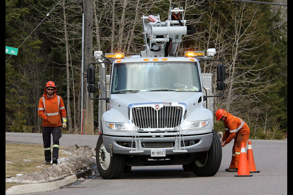 Hydro Ottawa heading south of the border in anticipation of Hurricane Florence: bit.ly/2N8hSdr https://t.co/33njL5lLym