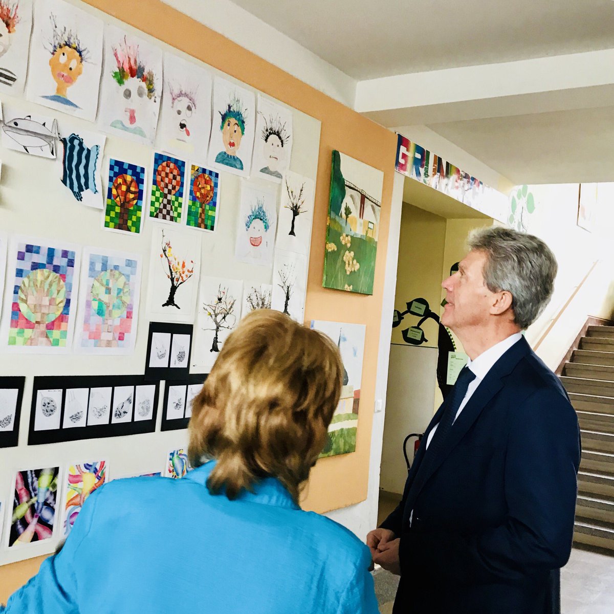 BildungTH's tweet photo. Minister @HelmutHolter heute zu Gast an der #Wieratalschule #Regelschule im #AltenburgerLand; mit #Elternvertretern, #Schulleitung & #Schulträgern geht es um #Wege zur Unterrichtserfüllung, #Fachkräftesicherung & zukunftsfähiges #Schulnetz #ZukunftSchule #GuteBildungTH https://t.co/jtCpg23eIv