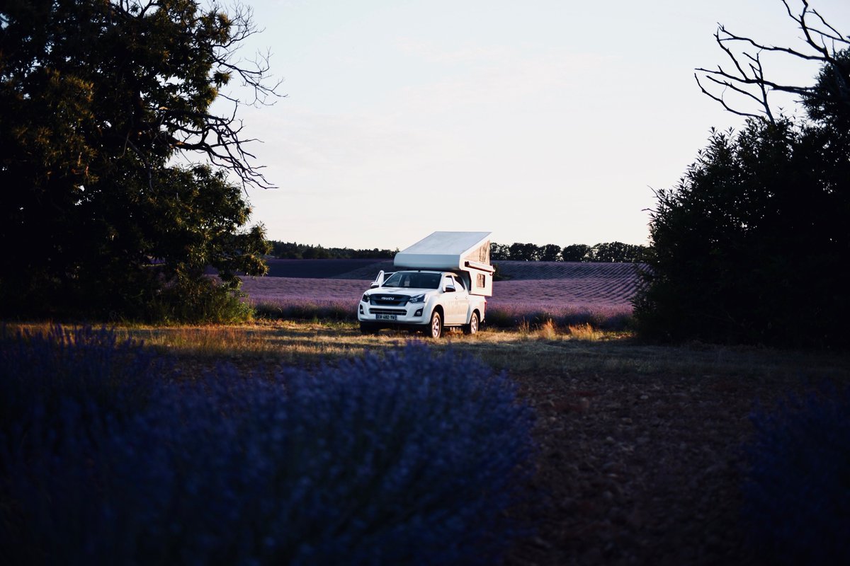 blacksheepvan's tweet photo. Seuls au monde au milieu de la lavande... Qui dit mieux ?
(Oui parfois on est bucoliques 😇)
#BlacksheepVan #IamNotAFollower https://t.co/EtLPtWuFon