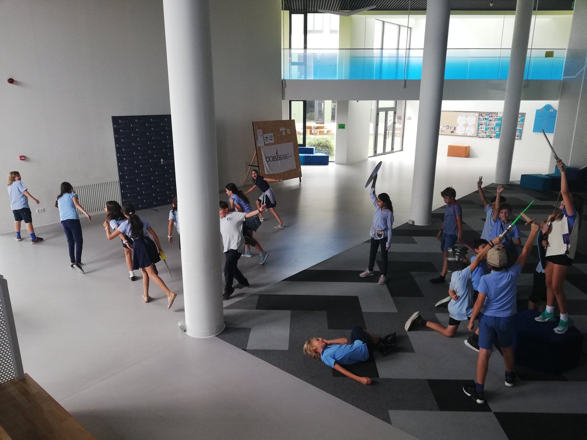 BISTDrama's tweet photo. The Battle of Hastings as performed by Year 7 #historydramacrssover #learnthroughperformance #dramabist #historybist #BIST https://t.co/vRhmsgIDDU