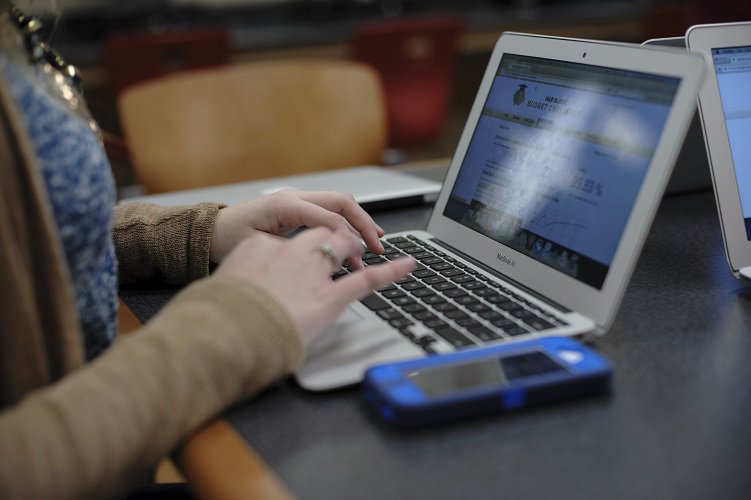 типичные комментарии с лентача. листовка инфографика. упаковка сайта. сайты обяжут. сайты обяжут.