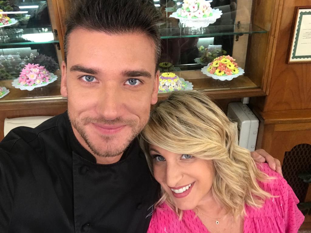 chefcarrara's tweet photo. Vi siamo mancati?? π€£ Domani alle 14.20 non perdetevi la puntata di #ExtraDolce su @realtimetvit. π @FollesaKatia finalmente metterΓ le mani in pasta! #bakingfordummies https://t.co/g1cZjY4Wim
