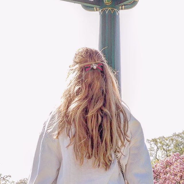 Beatriz_Lab's tweet image. Let it bee 🐝 me he teñido el pelo 2 veces en los últimos 3 meses para q sea lo más castaño posible. Pero el rubio resurge! No sé si let it be, o volver a teñir... Qué pensáis? Os ha pasado? #pelo #hair ift.tt/2NEwTD7