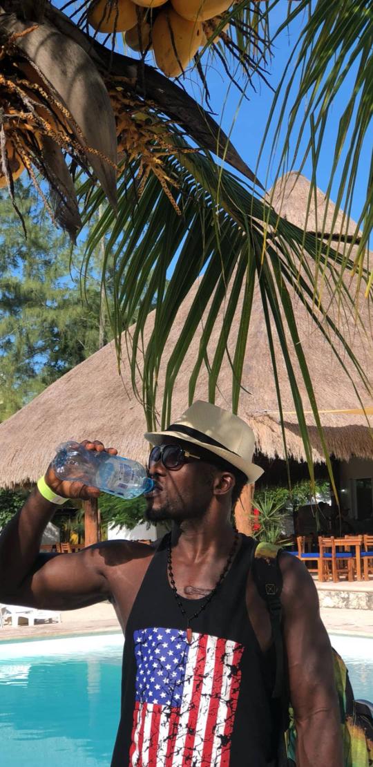 efetoborapochi1's tweet photo. #VacationMadness🛳 https://t.co/RuVeqkZGtY