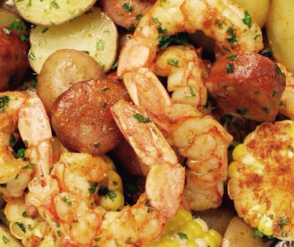 canal_view_cafe's tweet photo. Nothing says ‘SUMMER’ like a Shrimp Boil!
Heaping bowl of Shrimp, Corn on the Cob, Salt Potatoes & Kielbasa for $14.99.
Starting at 2 today! #stillsummertime #sylvanbeachny https://t.co/6RgsB1L1hu