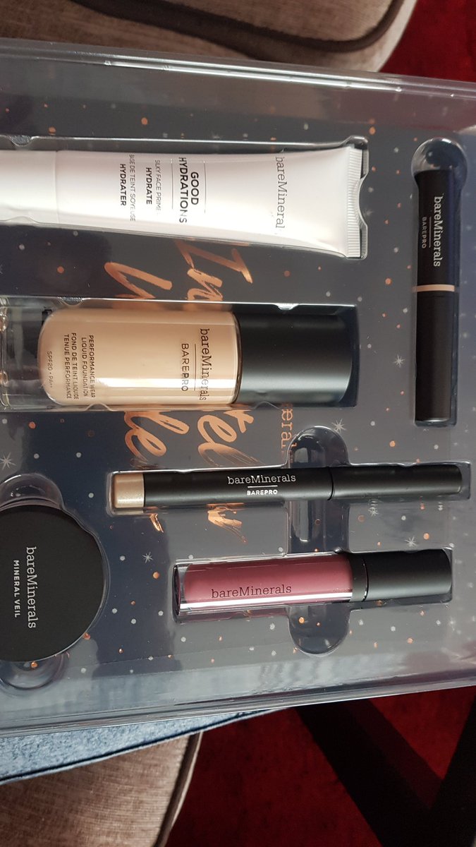 vanessatea82's tweet photo. When this amazing package arrives just in time 😍 can't wait to use it all ❤ #tsv @qvcuk @bareMineralsUK #obsessed #bareminerals #makeup #barepro #datenight https://t.co/mjQwj8QCDg
