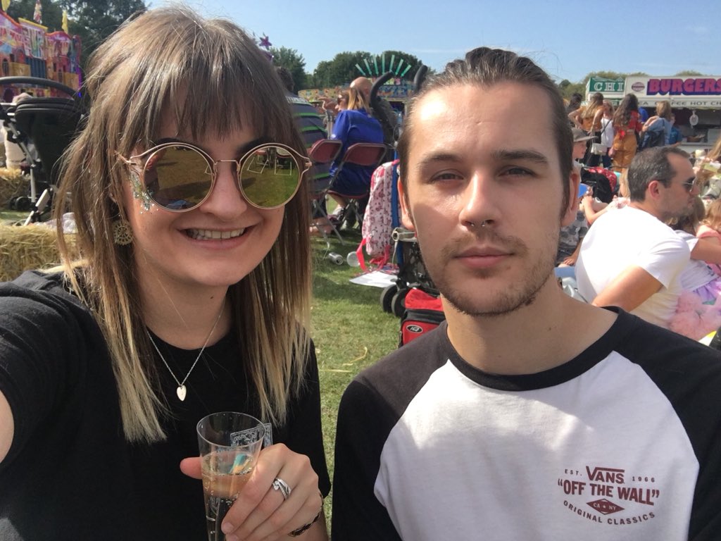 Chickagleek's tweet photo. #OultonFest 🥂😊🌞🎪 https://t.co/wktbByFF4Q