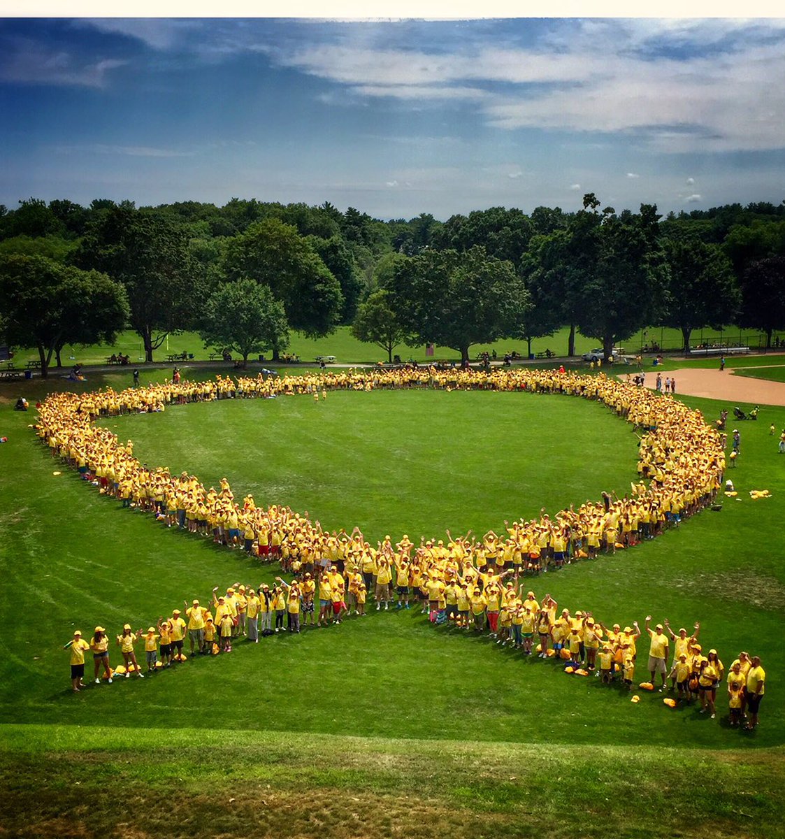 Go gold this month for the most courageous &amp; beautiful children, who are filled with endless hope &amp; pure joy.🎗
Show them all that they are not alone Strength in numbers 💛#ChildhoodCancerAwarenessMonth