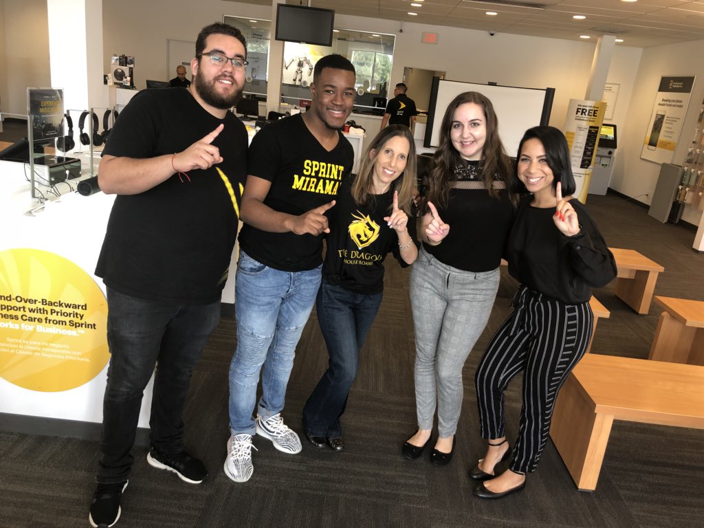 Jess_Gonzalez23's tweet photo. Ready to start September strong!! Battle is on for Team Pines and Team Miramar! π²πͺπΌ#BROAMI #performancematters #sprintsoutheast https://t.co/YvZ5esVHPG