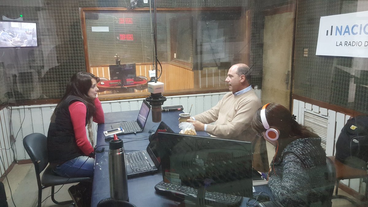 Haciendo lo que nos gusta. Feliz dia a todos los periodistaa agropecuarios

#campo #aire #lt14 #periodistas